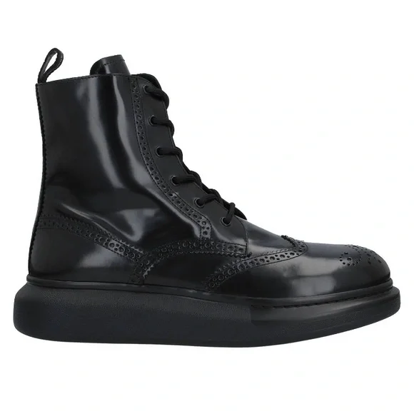 Alexander McQueen Hybrid Lace Up Boot in Black. $990 McQueen - Wander leather lace-up boots black - The Corner main image 4